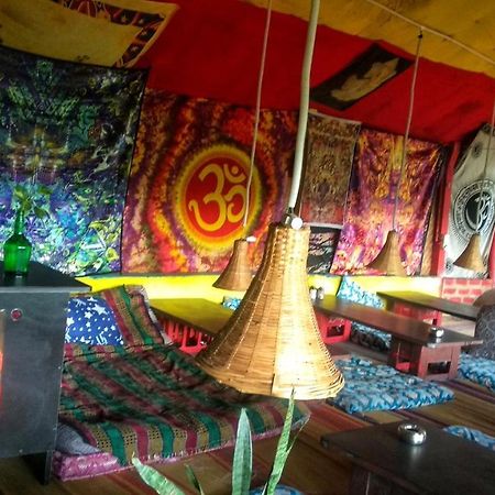 Om Shanti Om Homestay 亨比 外观 照片