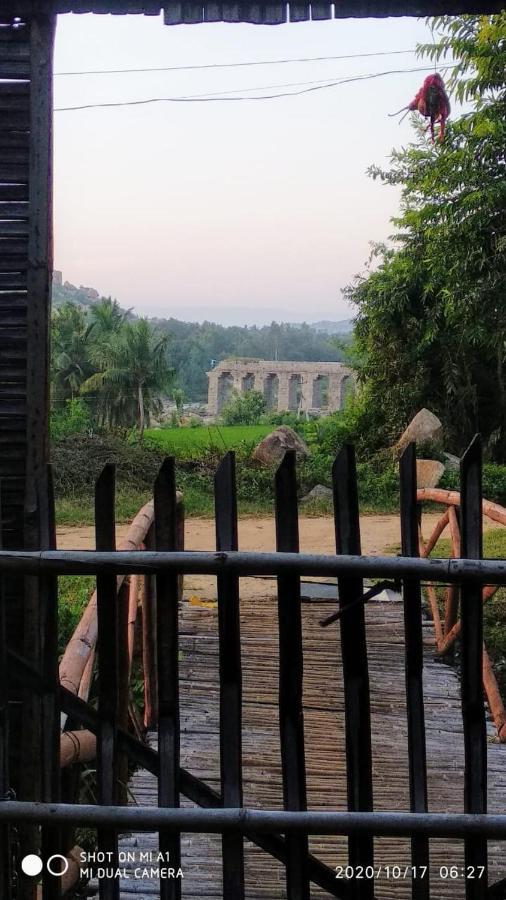 Om Shanti Om Homestay 亨比 外观 照片