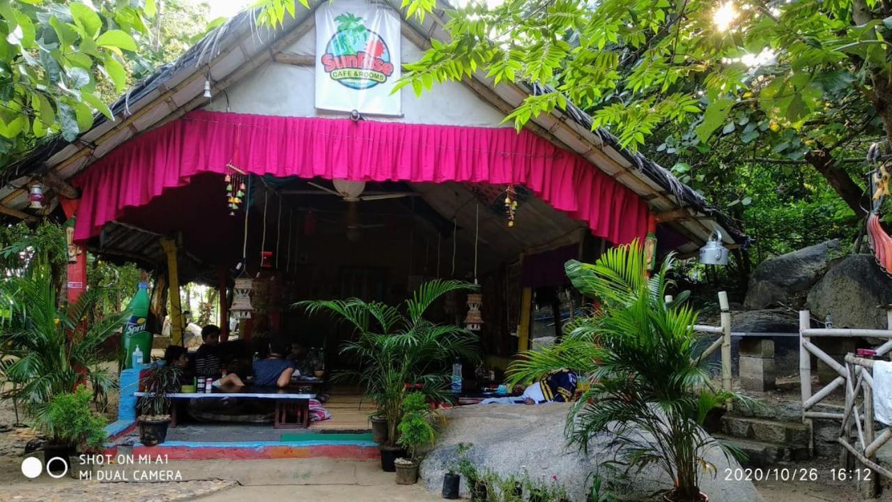 Om Shanti Om Homestay 亨比 外观 照片