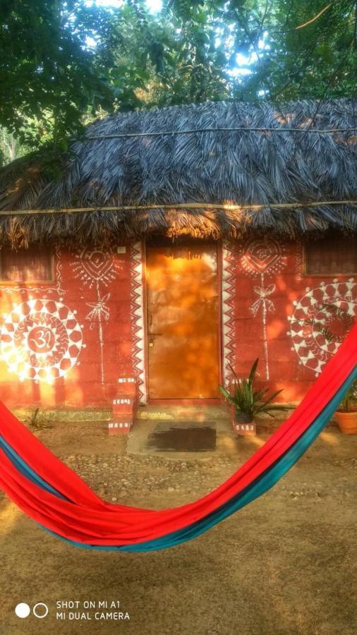 Om Shanti Om Homestay 亨比 外观 照片