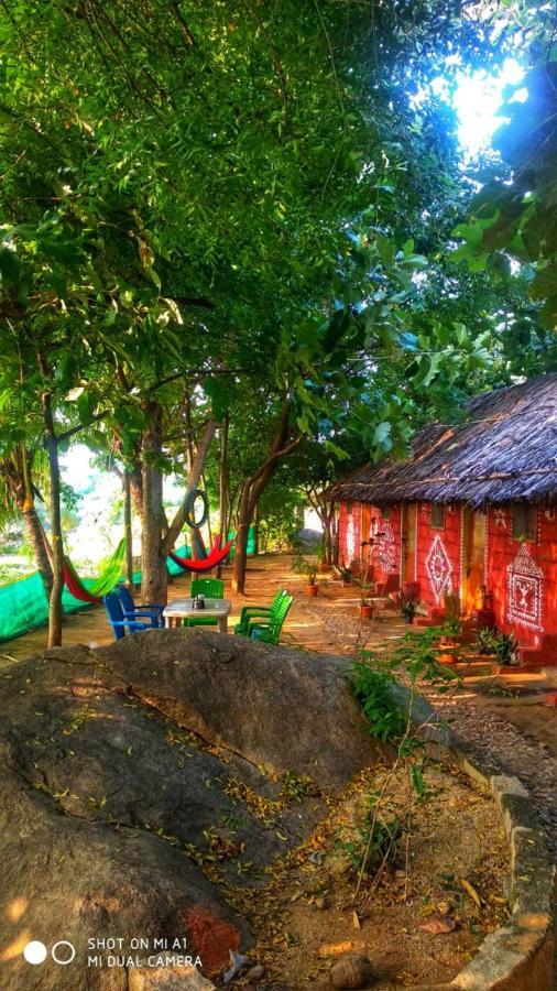 Om Shanti Om Homestay 亨比 外观 照片