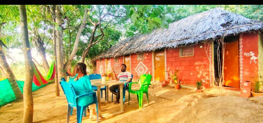 Om Shanti Om Homestay 亨比 外观 照片