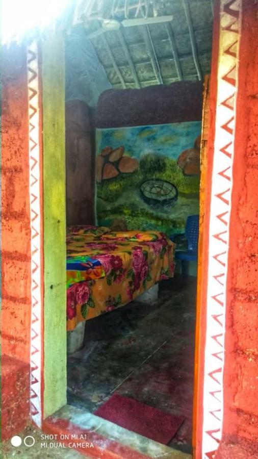 Om Shanti Om Homestay 亨比 外观 照片