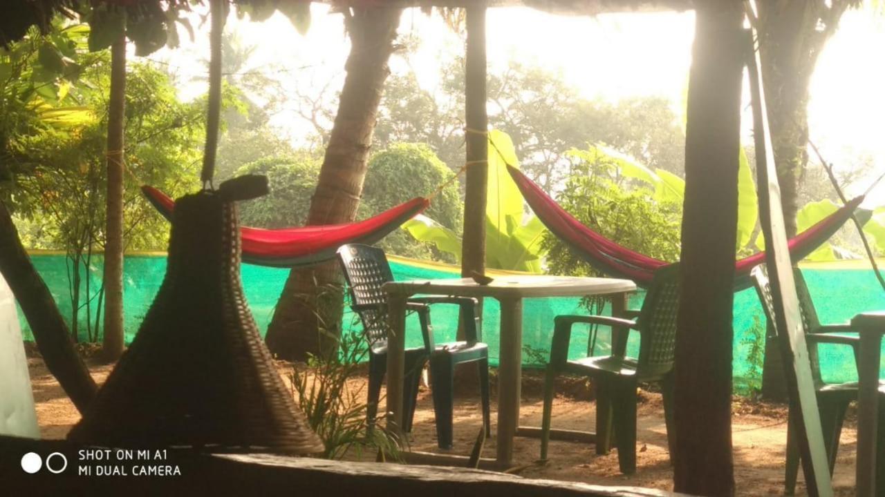 Om Shanti Om Homestay 亨比 外观 照片