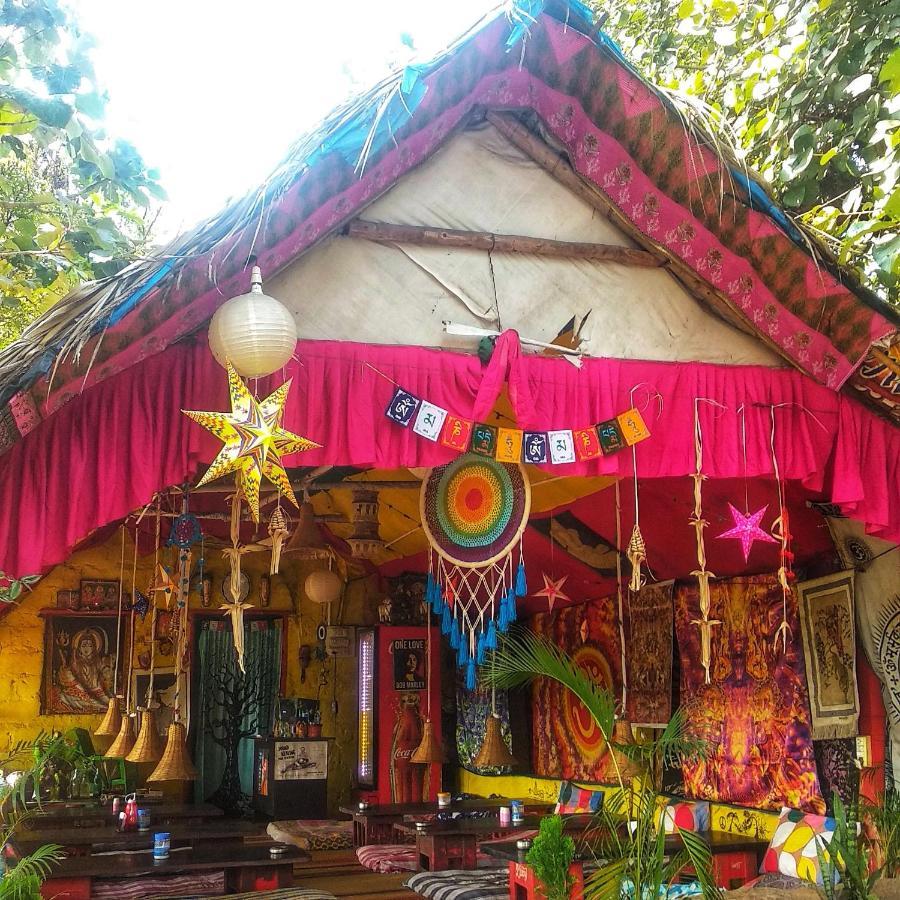 Om Shanti Om Homestay 亨比 外观 照片